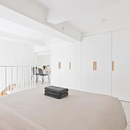 Luxurious Mezzanine Quartier Tour Eiffel Apartment *